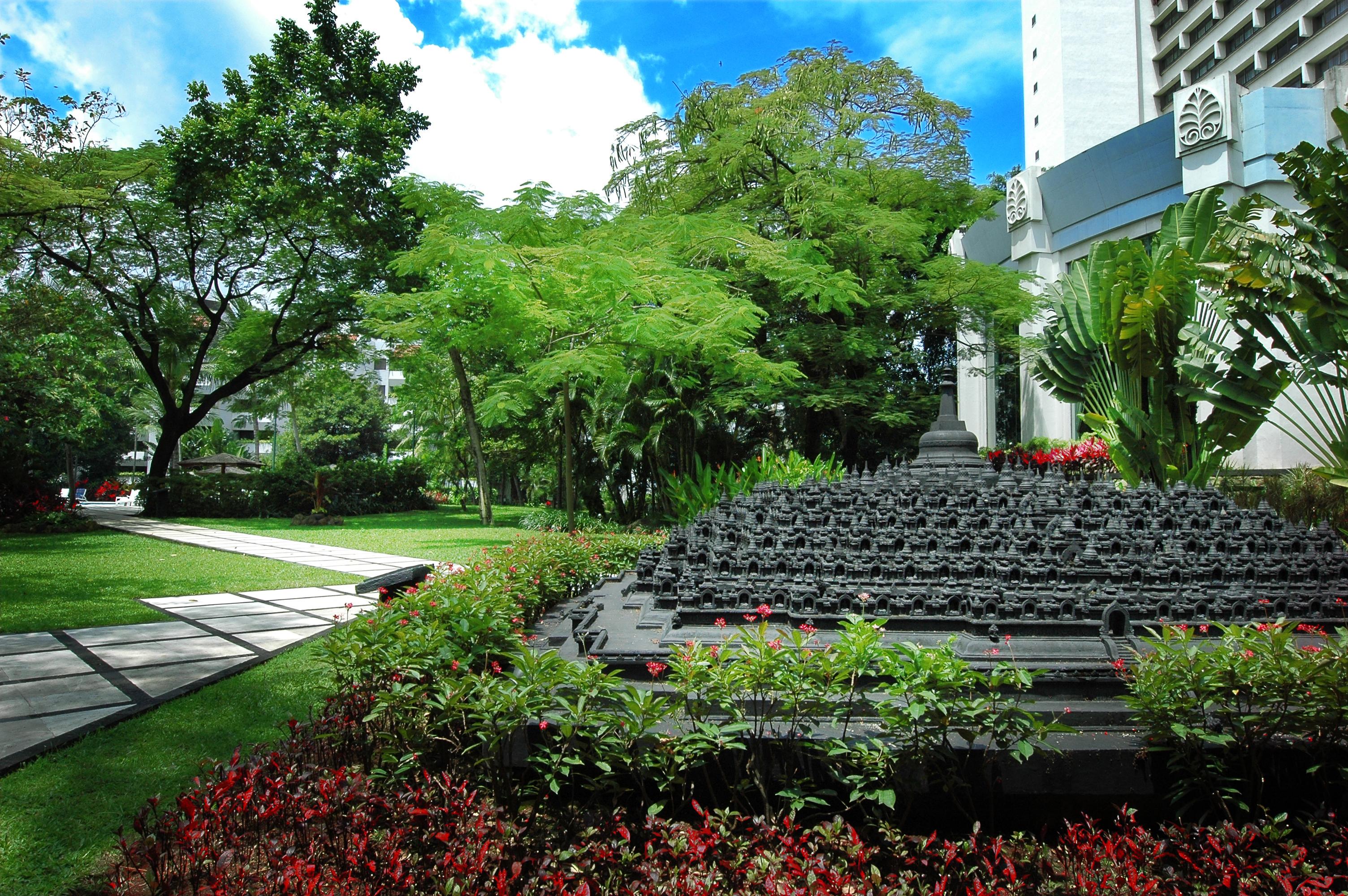 Hotel Borobudur Jakarta Exterior photo